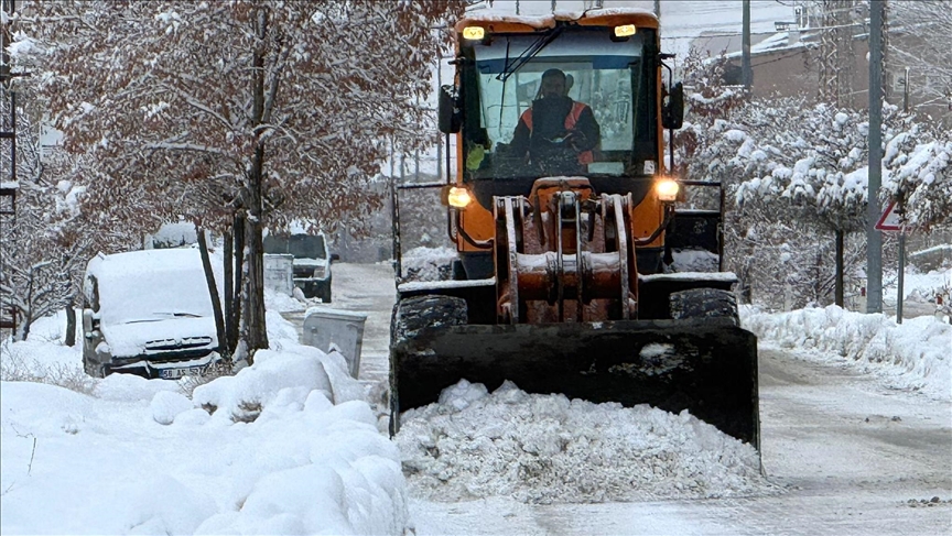 Van ve Hakkari’de kar nedeniyle 172 yerleşim yerine ulaşılamıyor