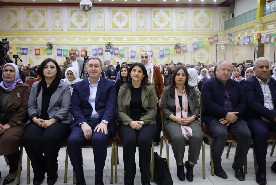 Tuncer Bakırhan Siirt’te konuştu: “Ankara Kürtlere parmak sallamaktan vazgeçsin”