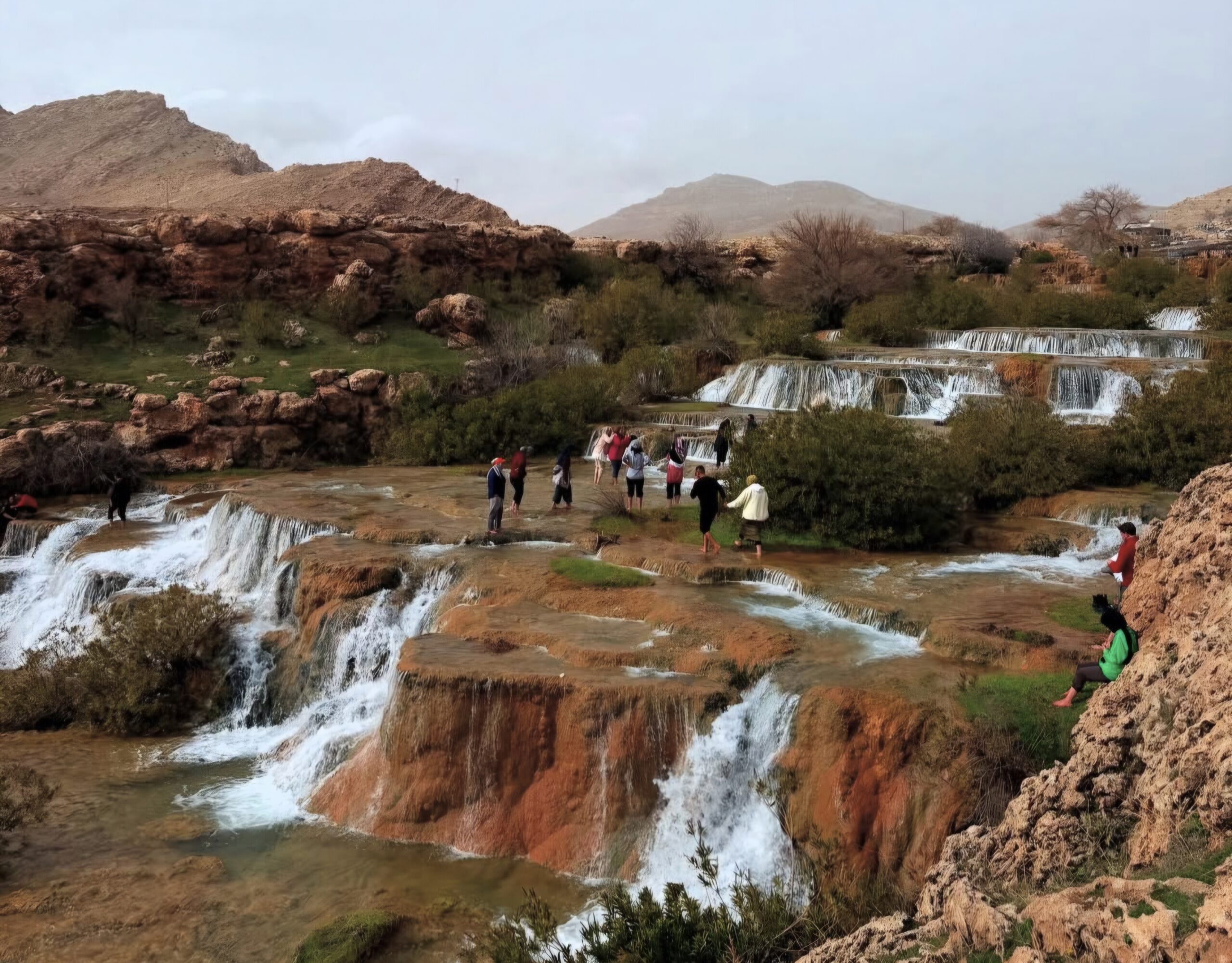 Li Qoserê Rawestgeha Xwezayê: Çirava Emrûdê û Şopa Dîrokê