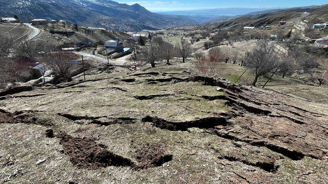 Dersim’de Toratlı köyü afet bölgesi ilan edildi: 7 hane tahliye edildi
