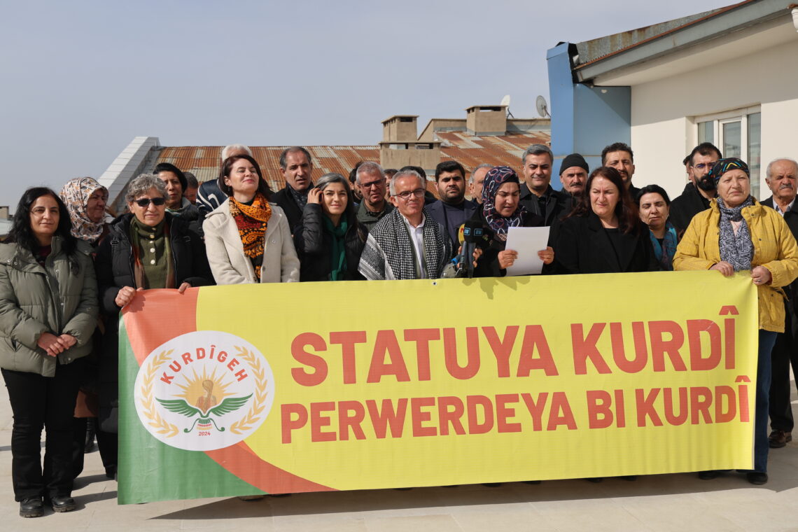 KURDÎGEH: Bila Zimanê Kurdî Bi Destûra Bingehîn bê Mîsogerkirin