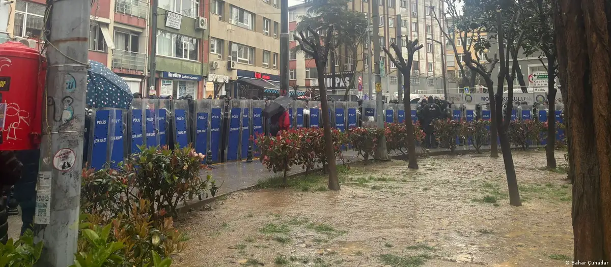 “Tutuklu gazetecilere özgürlük” yürüyüşüne polis engeli