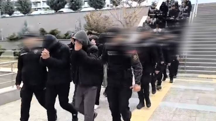 Hakkari merkezli 18 ilde kaçak bahis operasyonu: 52 gözaltı