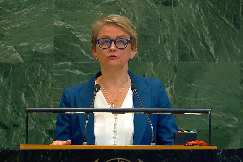 İngiltere Dışişleri Bakanı Cooper: Hürmüz Boğazı acilen açılmalı