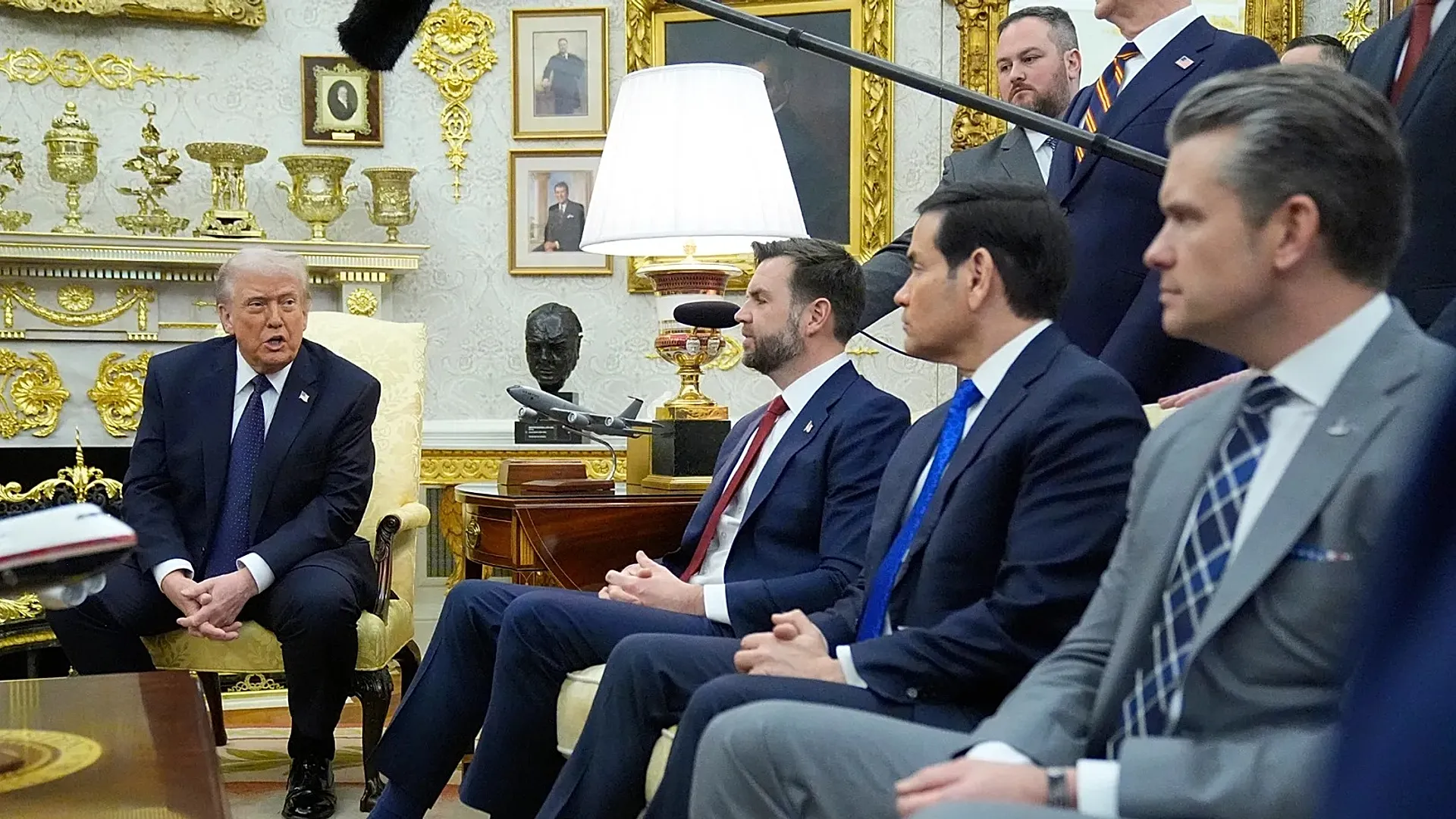 Trump: İran teslim olmak zorunda…