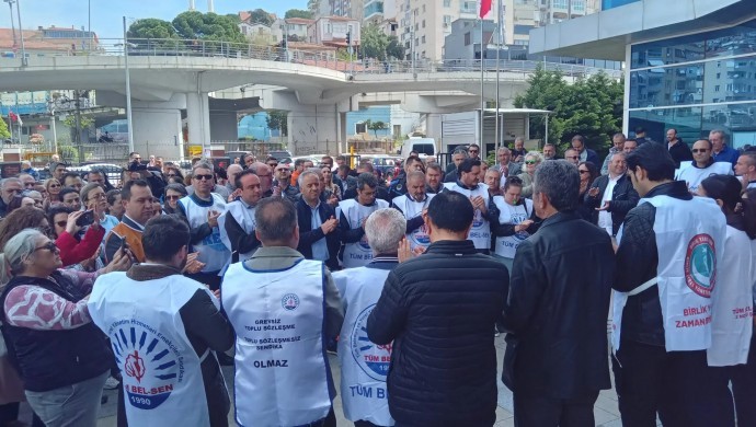 İzmir’de TİS gerilimi büyüyor: Belediye çalışanları sokağa indi