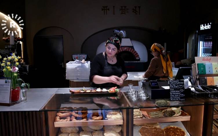 Almanya’da Kürt kadınlarının emeği fırına dönüştü: ‘Zîn Tenûr’ hizmete açıldı