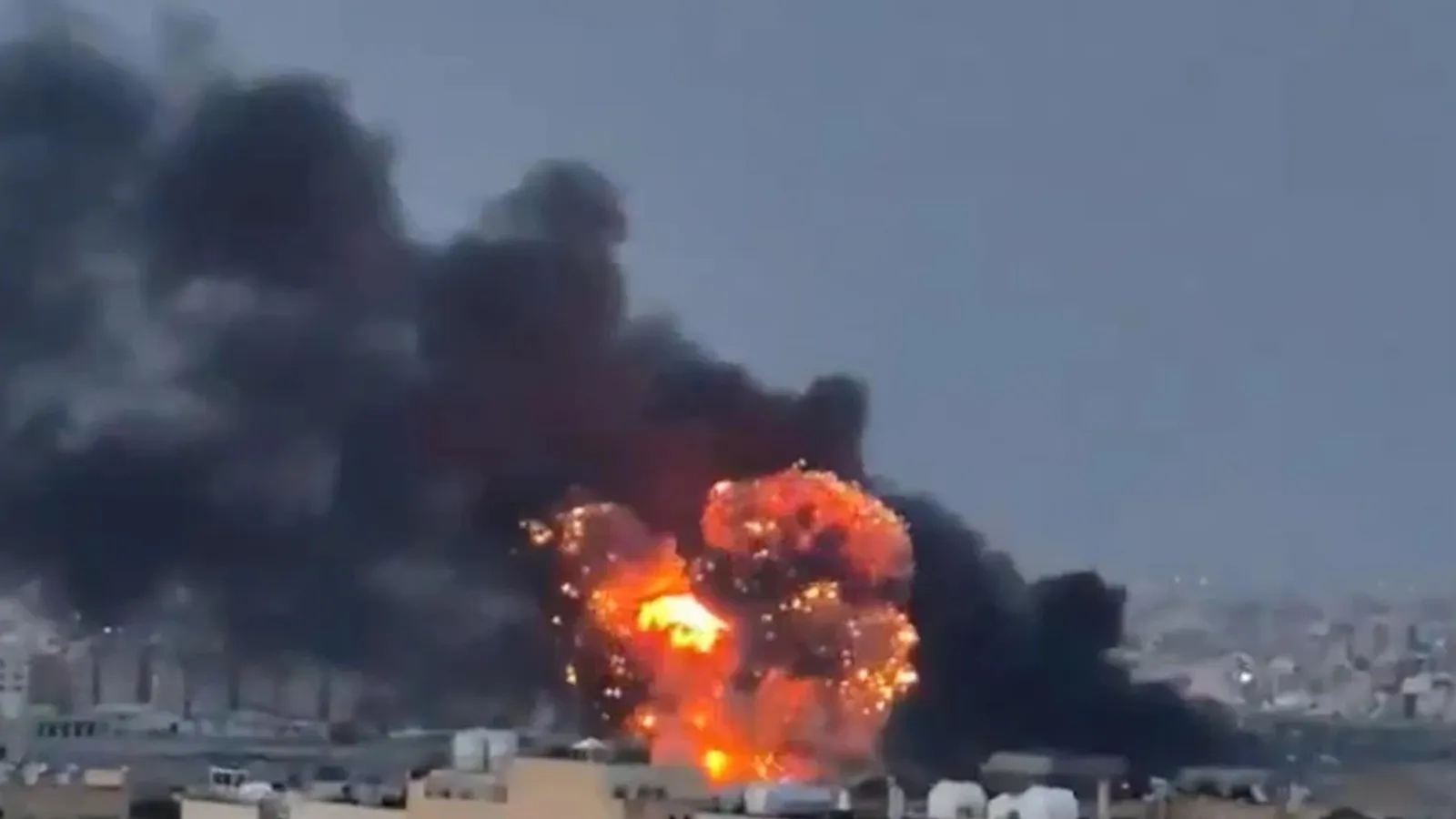 İran: İki farklı noktada demiryolu köprüleri hedef alındı