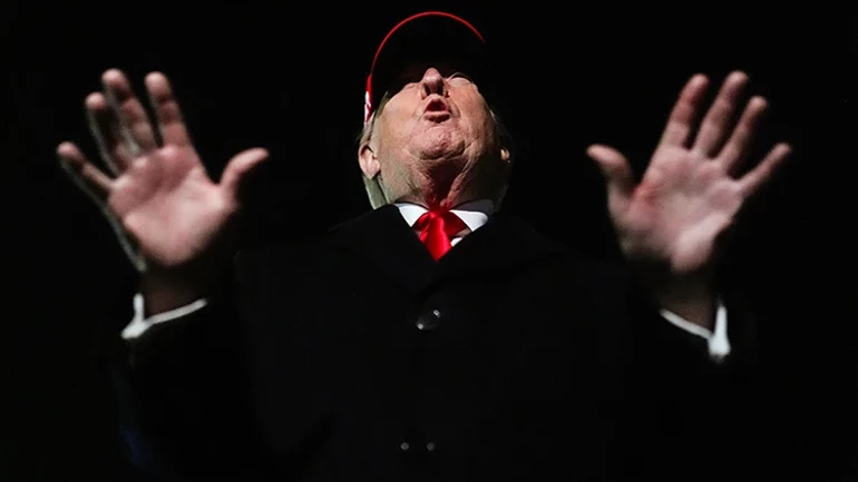 Trump bu defa Papa’yı hedef aldı