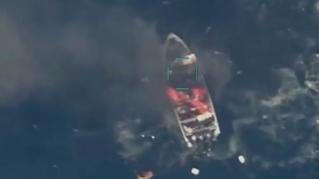 ABD bir tekneyi daha vurdu: 3 kişi hayatını kaybetti