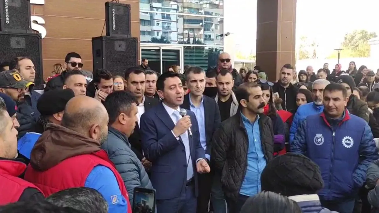 İzmir’de iki belediyede memurlar iş bıraktı: Krizin sorumlusu emekçiler değil
