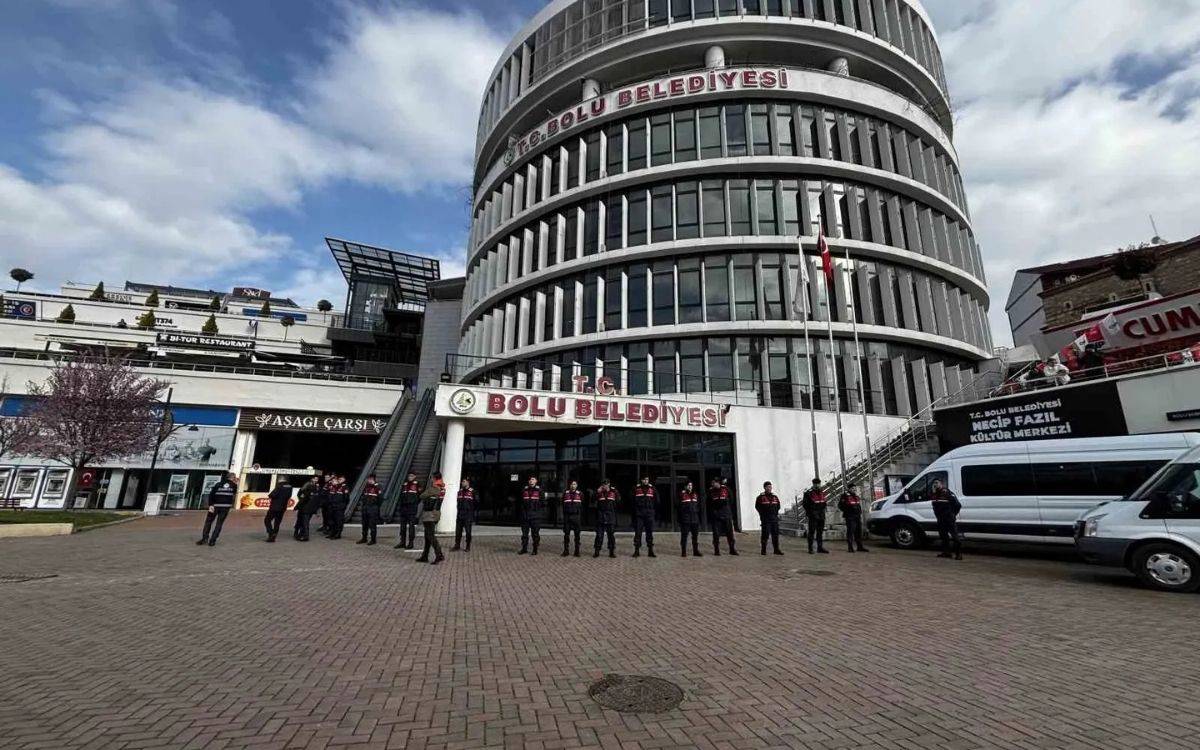 Bolu Belediyesi Başkan Yardımcısı Leyla Beykoz ile meclis üyesi tutuklandı
