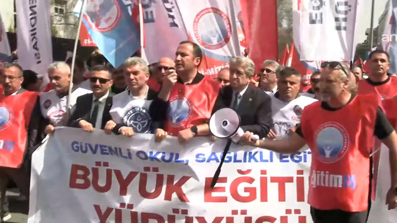 Eğitimcilerden okul saldırılarına karşı eylem: MEB önünde protesto