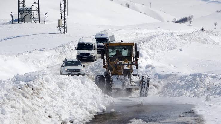 Doğu’da kar ve tipi etkisi: 4 ilde 163 yerleşim yerine ulaşım kapandı