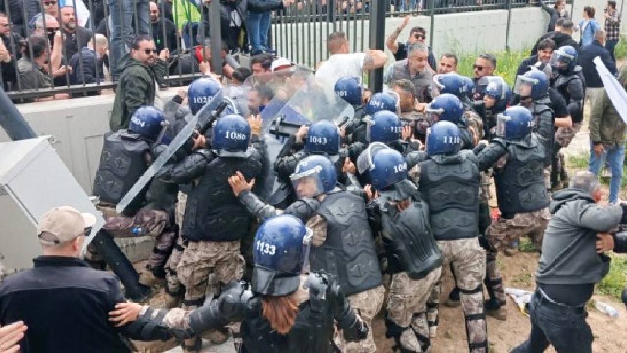 Kuzey Kıbrıs’ta grev büyüdü: Emekçiler Meclis’e girdi