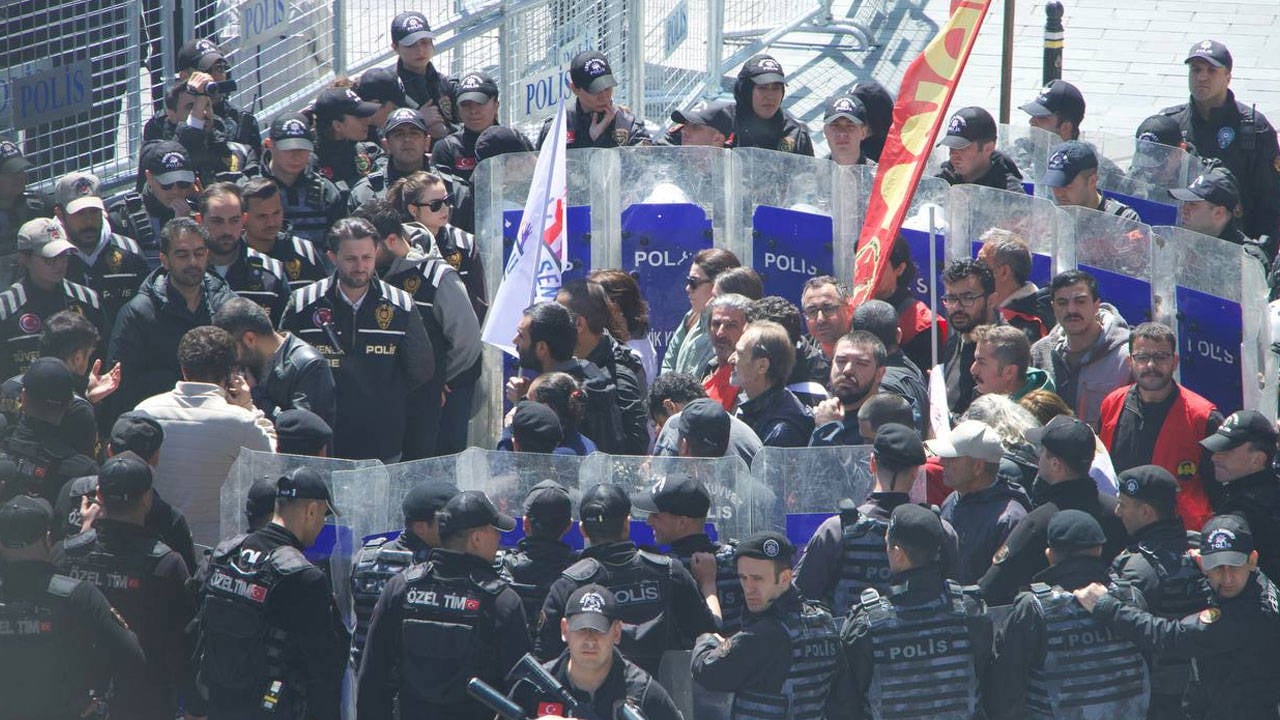 Taksim’de 1 Mayıs anmasına polis engeli: 30’dan fazla gözaltı