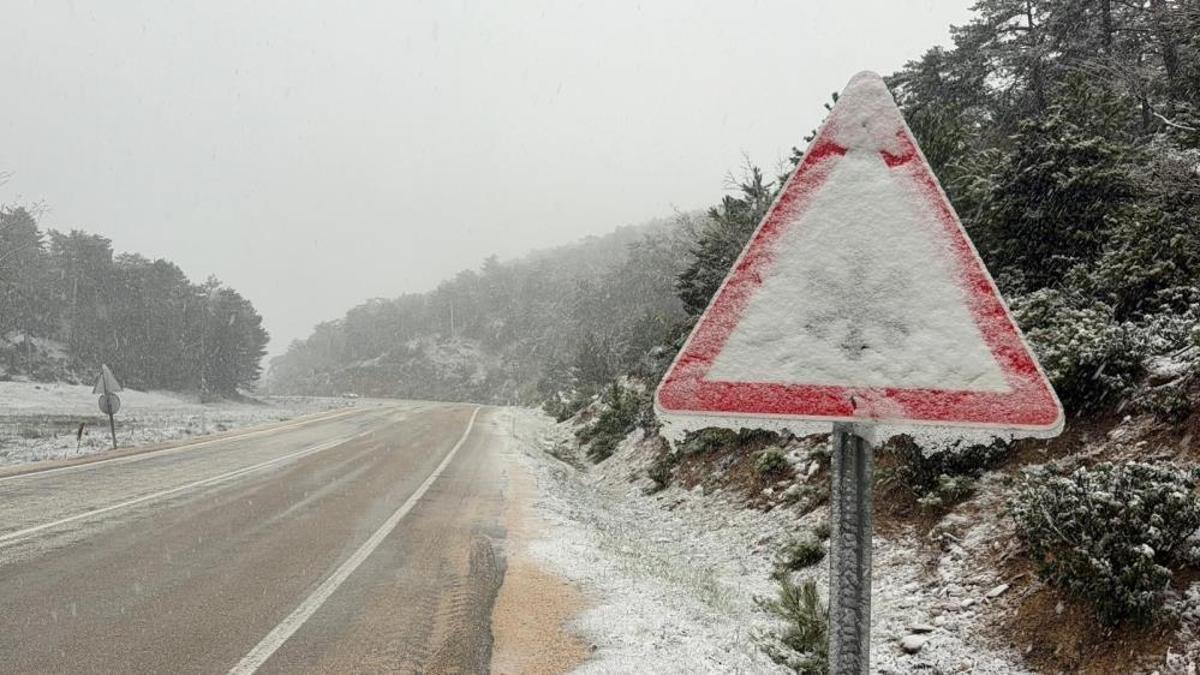 Mayısta sürpriz kar: Afyon’da okullara ara