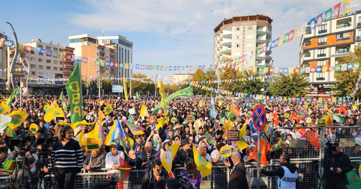 DEM Parti’den “Barış için adım at” yürüyüşleri
