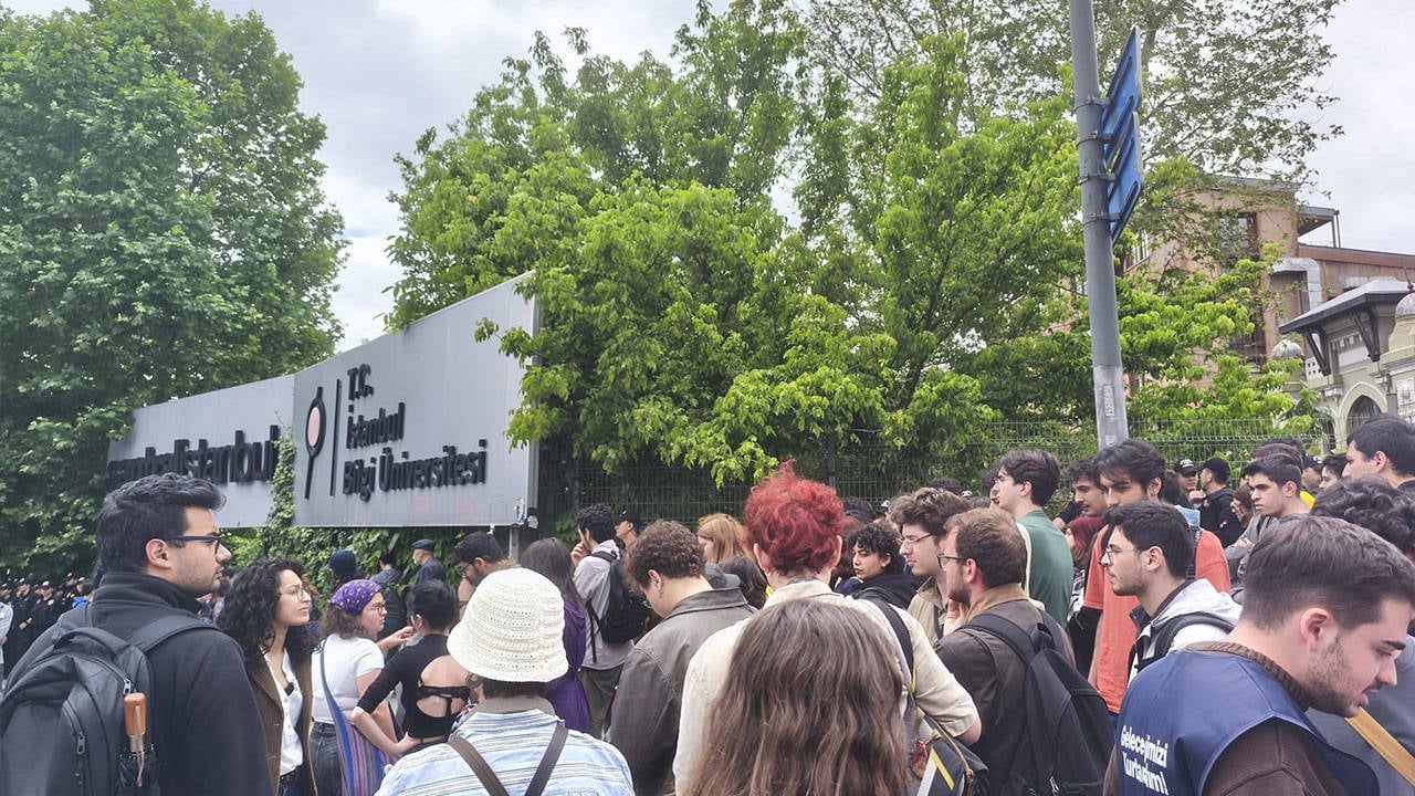 Bilgi Üniversitesi öğrencileri kampüste nöbette: “Bu kararı tanımıyoruz”