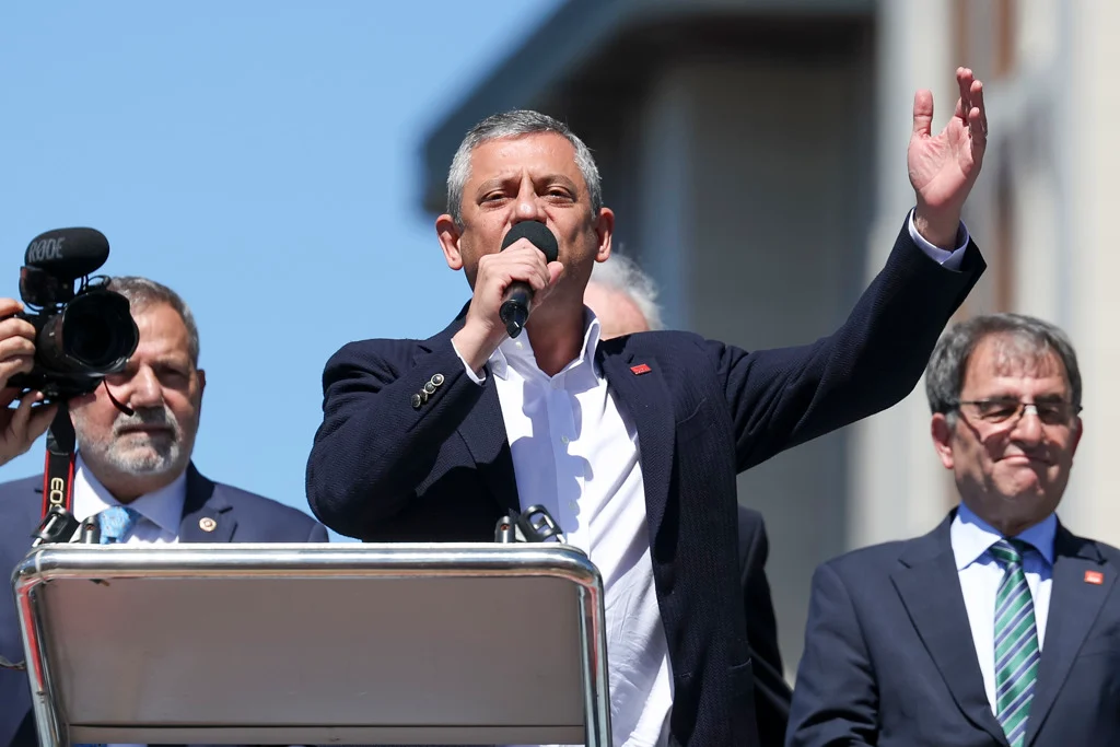 Özgür Özel’den Akın Gürlek iddiası: “Erdoğan’ın ses kayıtları banka kasasında”