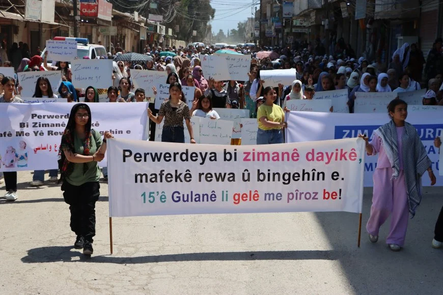 Rojava’da öğretmen ve öğrencilerden yürüyüş: Kürtçe anayasal güvenceye alınsın